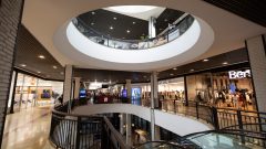 Centros comerciais estudo pessoas trabalham