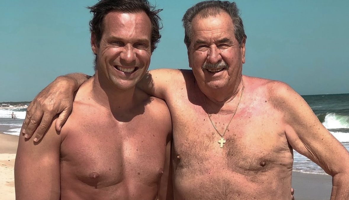 José Carlos Pereira chora morte do pai