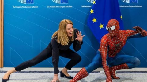 Presidente do Parlamento Europeu, Roberta Metsola Portugal Lisboa jovens política convocar PSD