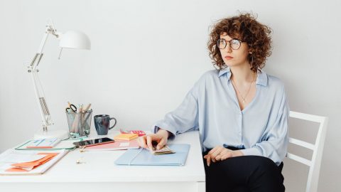 portugueses gastos cortar poupança 2023 estudo