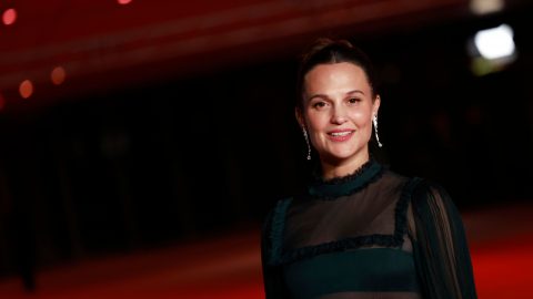 Alicia Vikander grávida segundo filho passadeira vermelha