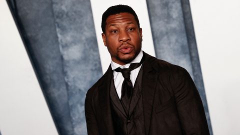 ator Jonathan Majors foi hoje considerado culpado de agressão e assédio à sua ex-namorada Jabbari
