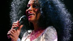 Diana Ross musa Yves Saint laurent 79 anos