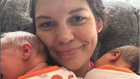 Kelsey Hatcher mãe dois úteros meninas dois dias Roy Rebel EUA Alabama