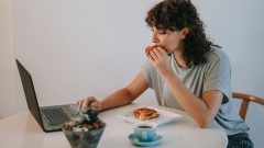 jantar riscos mulheres ACV cardiovasculares estudo perigos