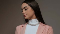 colares fios golas altas frio