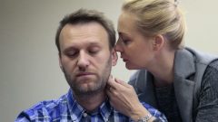 Alexey Navalny e a mulher Yulia Navalnaya, em 2015