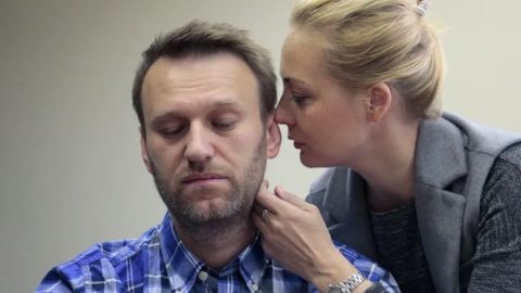 Alexey Navalny e a mulher Yulia Navalnaya, em 2015