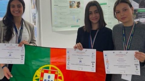 Alunas de Odemira Ana Ramos, Bruna Matos e Mariana Gonçalves venceram o segundo prémio do Concurso Italiano para Jovens Cientistas [Fotografia: Instagram/Fundação para a Juventude]