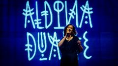 Aldina Duarte Capicua Metade-metade pobreza 25 de abril quetsões climáticas clima Coliseu dos Recreios