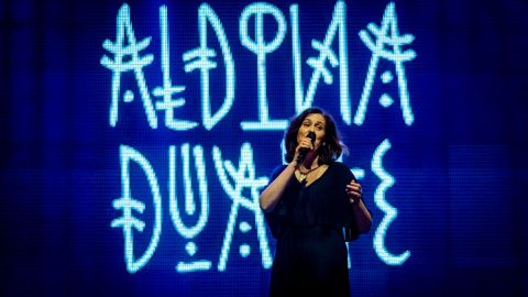 Aldina Duarte Capicua Metade-metade pobreza 25 de abril quetsões climáticas clima Coliseu dos Recreios