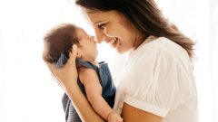 crianças bebes interação mulheres