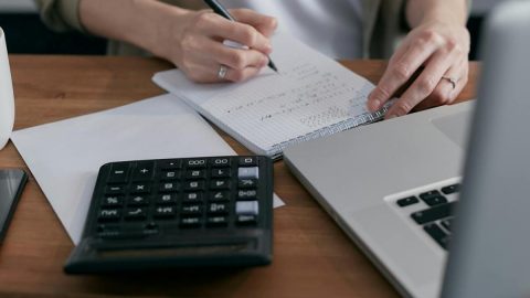 dinheiro cêntimos mulheers homens desigualdade