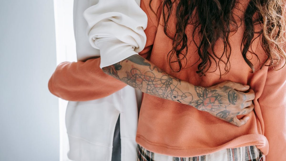 pexels-tim-samuel-5838292