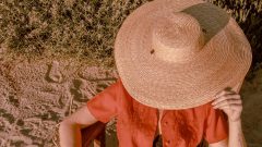 chapéu aba larga Anya Taylor-Joy Sarah Jessica Parker aba larga shopping