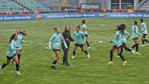 Euro 2025 seleção feminina Azerbaijão paly-offs