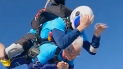 Manette Baillie mulher paraquedas 102 anos príncipe William