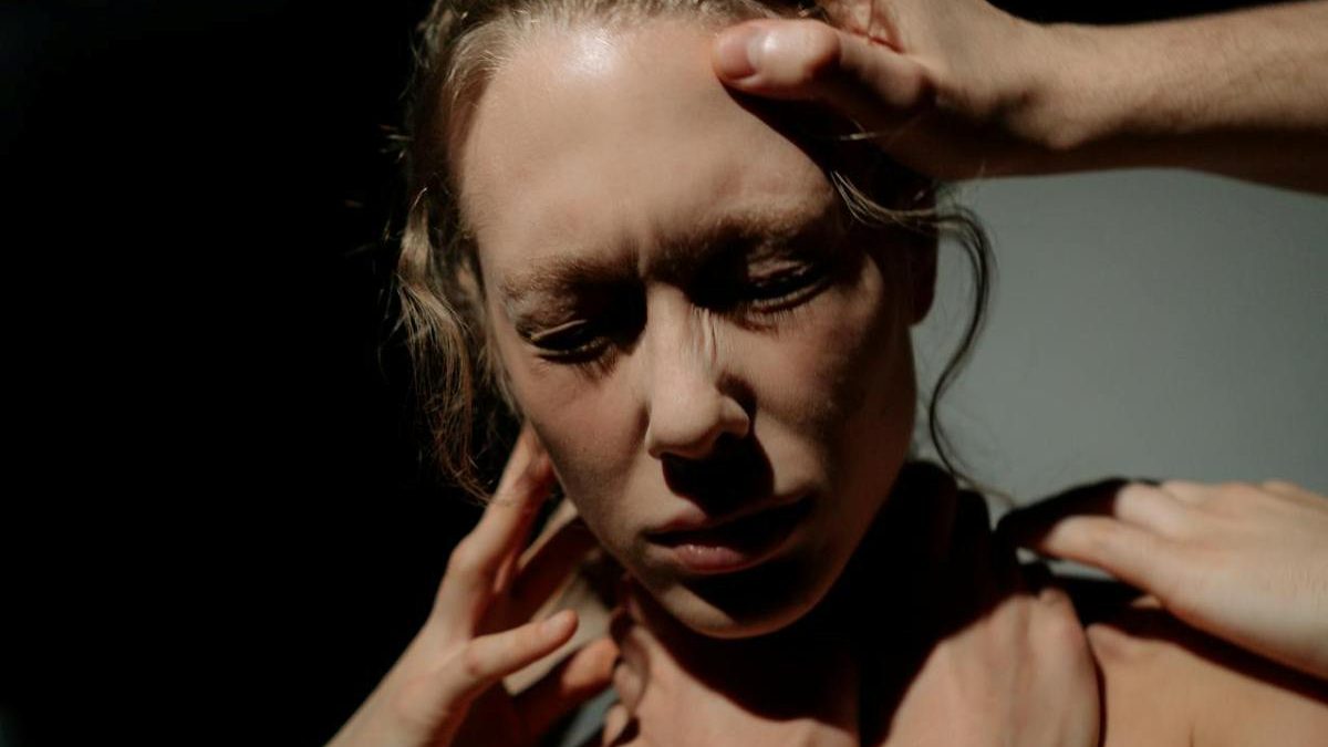 pexels-ron-lach-8258884