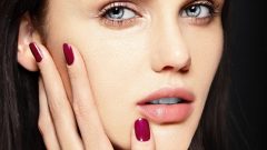 unhas burgundy malas tendências da estação