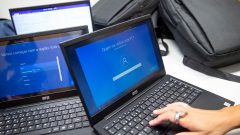 Famílias que ganhem mais 11.434 euros por ano vão ter de devolver 'routers' à escola internet escalão Ação Social Escolar