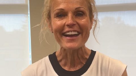 DonnaJean Wilde flexões uma hora superavó recorde