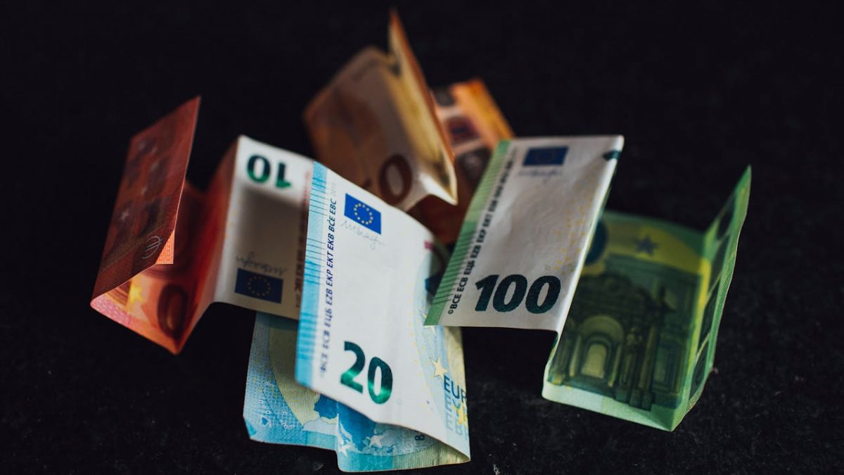 pexels-markusspiske-3806749