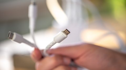 confusões cabos janeiro 2025 entrada única USB-C Europa