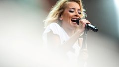 Marisa Liz mudar a canção Simone de Oliveira iolanda Nenya CarlãoPaulo de Carvalho música Dia Internacional dos Direitos Humanos Diogo Piçarra Sara Correia Cláudia Pascoal