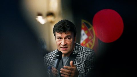 Tony carreira minissérie TVI estreia décors