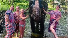Turista morre banho elefante tailândia centro Koh Yao Elephant Care]