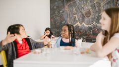 Bullying escola raparigas estudo plano i