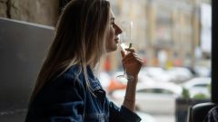 mulher álcool ICAD jovens relatório embriaguez severa