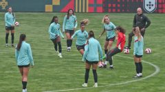 Futebol feminino pedro proença tomada de posse FPF raparigas jogar bazuca PRR