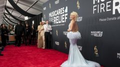 Véus lingerie nudez grammy