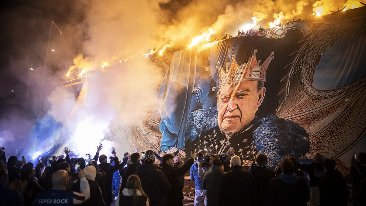 Adeptos juntam-se no Estádio do Dragão pelo falecimento de Pinto da Costa
