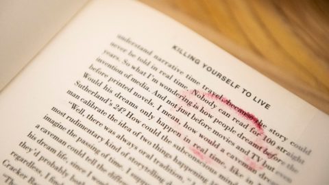 Livro da coleção de Amy Winehouse adquirido pela livralia Lello