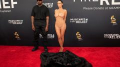 Kanye West Bianca Censori Grammy passadeira vermelha
