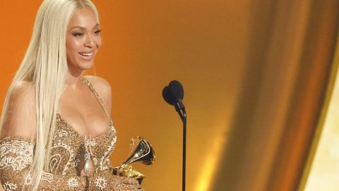 beyoncé Shakira Lady Gaga Alicia Keys Grammy imigrantes transgénero incêndio Grammy